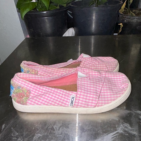 Toms little girls size 1.5 pink plaid with floral heel - Picture 3 of 9